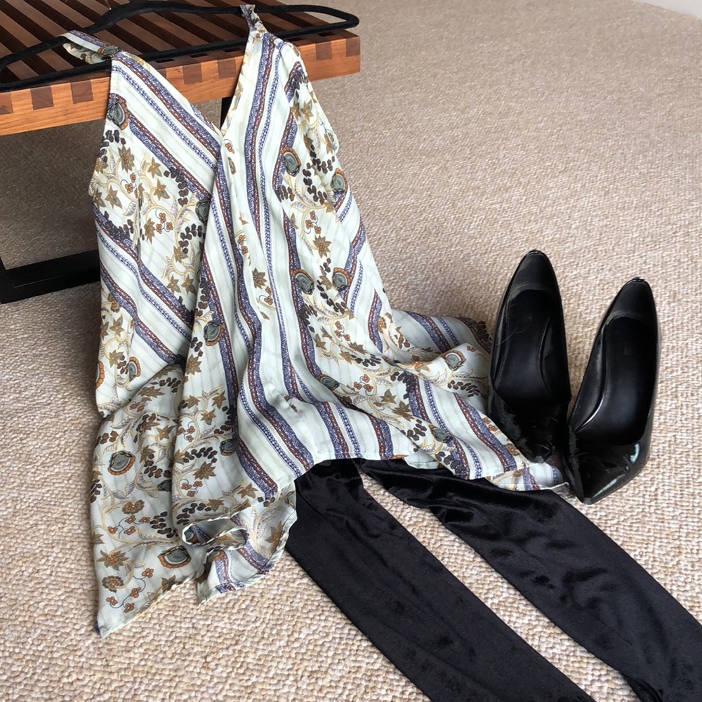 Flint & Moss pale green scarf top